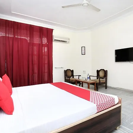 Oyo 16130 The Corner House 3* Ludhiana