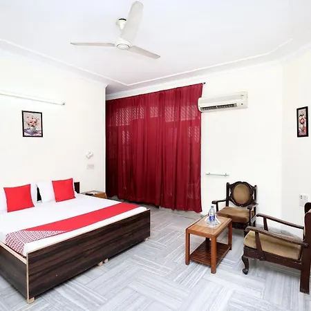 Oyo 16130 The Corner House 3*