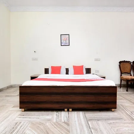 Oyo 16130 The Corner House 3* Ludhiana