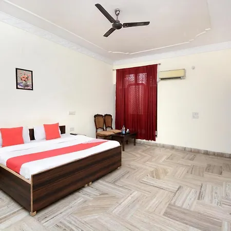 Oyo 16130 The Corner House 3* Ludhiana