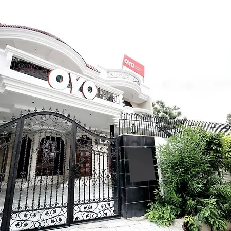 Hotel Oyo 16130 The Corner House