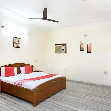 Hotel Oyo 16130 The Corner House Ludhiana