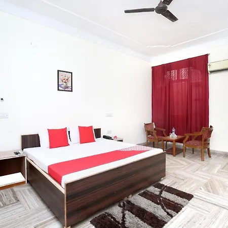 Oyo 16130 The Corner House Hotel 3*