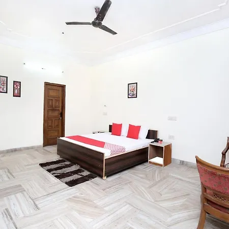 Oyo 16130 The Corner House 3* Ludhiana