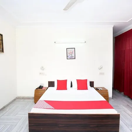 Hotel Oyo 16130 The Corner House Ludhiana
